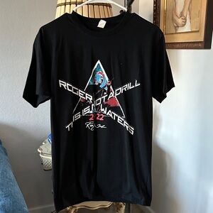 Black Short-Sleeve Graphic Tee Roger Waters 2022